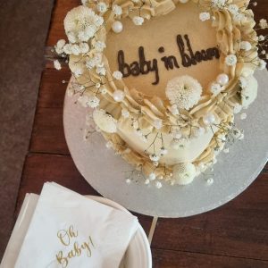 Elegant Celebration Cake – Freshly Baked Delight