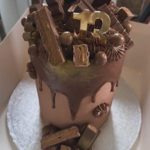 Delightful Celebration Cake – Fresh & Handcrafted